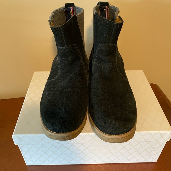 💥HP💥 Tommy Hilfiger Slip-On Suede Boots - Picture 2 of 7
